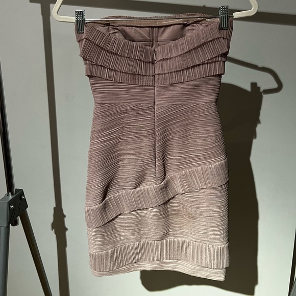 BCBGMAXAZRIA PINK TAUPE MINI STRAPLESS COCKTAIL PARTY DRESS RUFFLES SIZE 0 - Picture 2 of 4